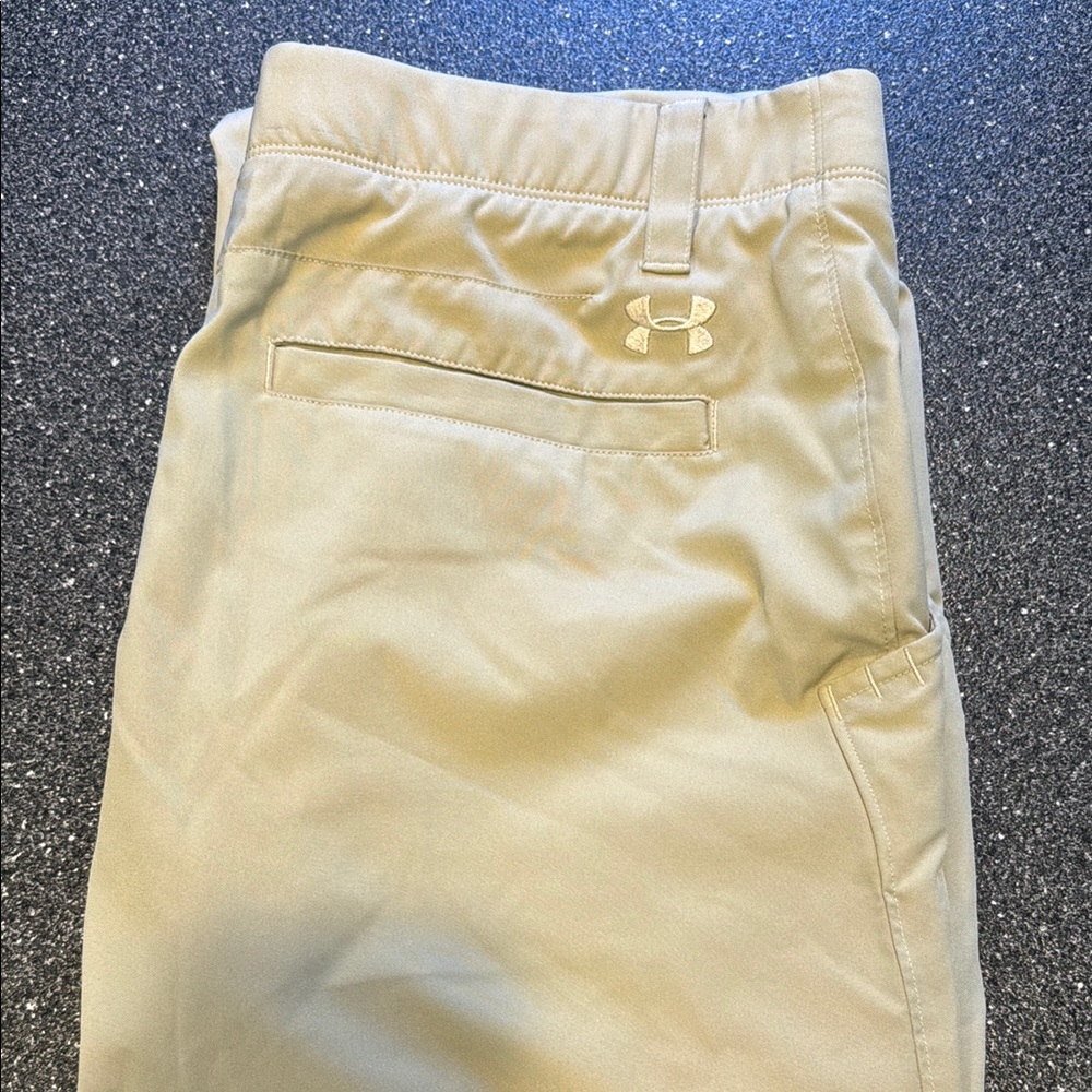30x32 Under Armour Khaki Men's Pants